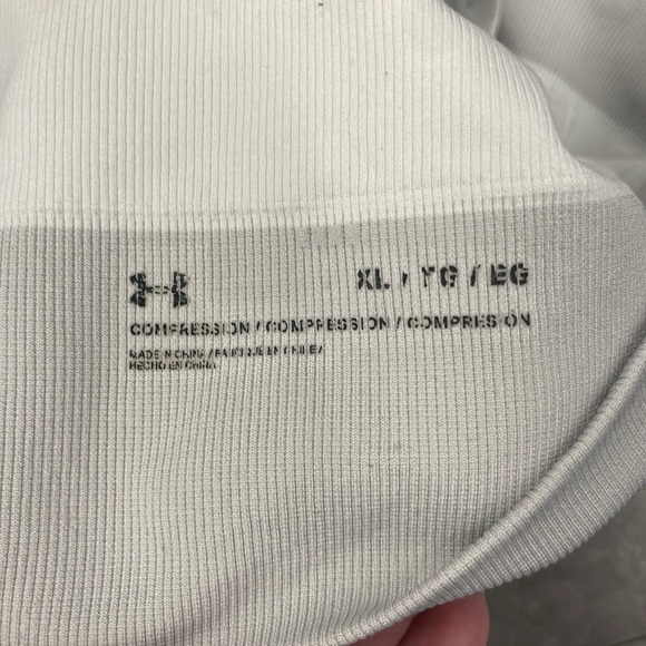 Two under Armour XL sports bras (+3 free) - Picture 7 of 9